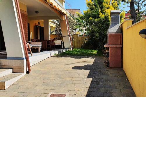 Villino moderno con giardino a 90 metri dal mare