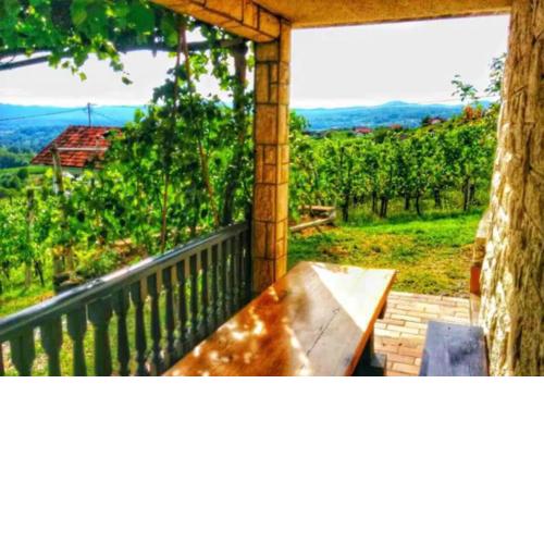 Vineyard Holidays Cottage with Jacuzzi