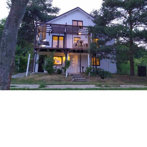 Vineyard House Mateo