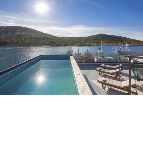 Vinisce Villa Sleeps 10 with Pool Air Con and WiFi