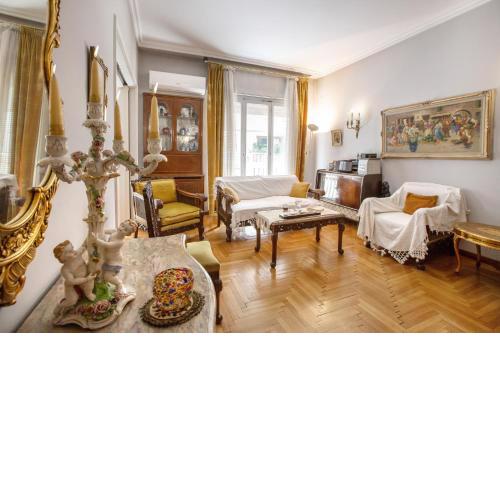 Vintage apartment KOLONAKI