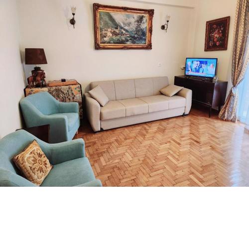 Vintage apartment with modern amenities
