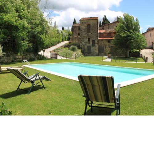Vintage Holiday Home with Swimming Pool in Montorsoli