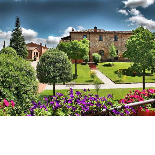 Vintage Mansion in Montepulciano with Pool