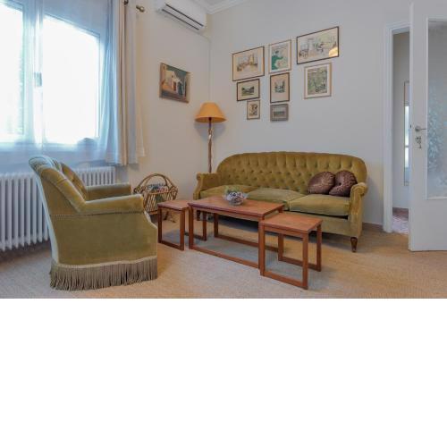 Vintage-style Garden Apartment