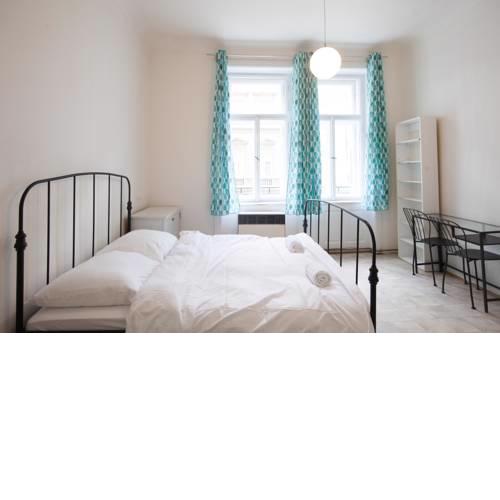 Vintage two bedroom apartment in Ujezd by easyBNB