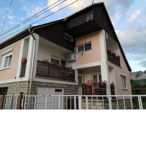 Viola Apartman