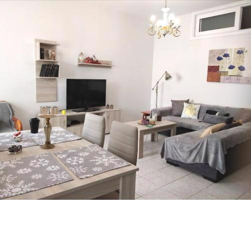Vion Place Pilos