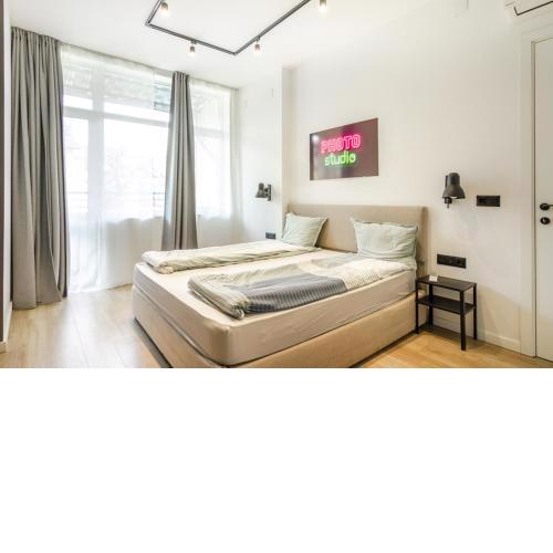 Viral 2 BR Photo Studio Loft