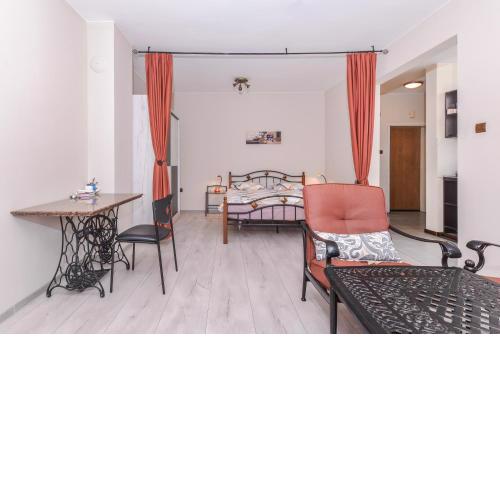 Visit Sofia | Macedonia Square Central Apartment