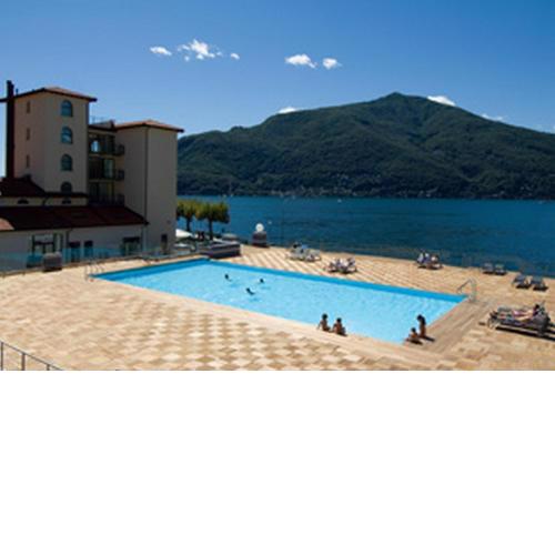 Vista di Maccagno Fantastico Pool
