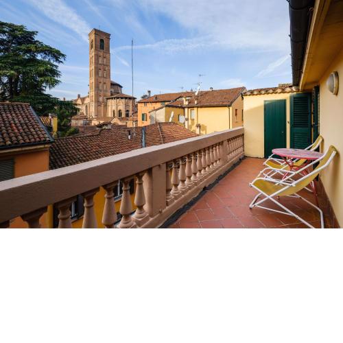 Vista sulle torri di Bologna by Wonderful Italy