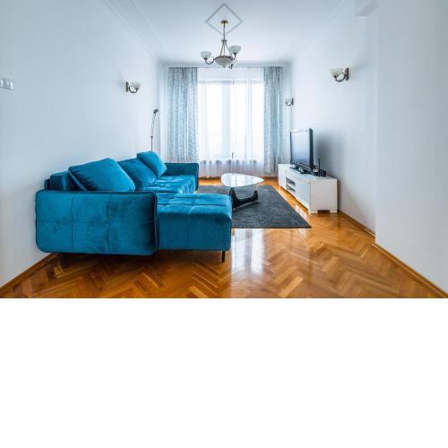 Vitosha Str 2BD White & Blue Apt