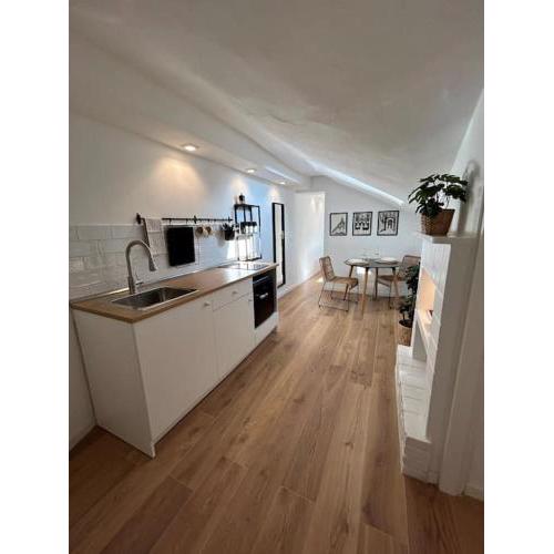 Vittorio Cozy Mansard