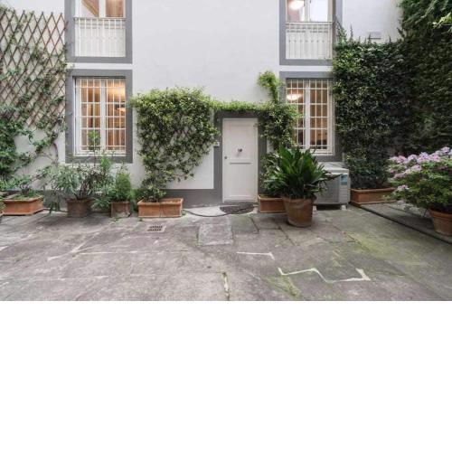 VIVALDI Elegant Apartment In Piazza santa Croce