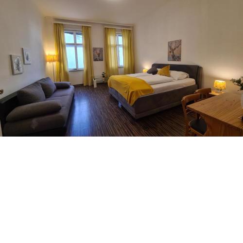 Vivid King Bed Apt - 12 minutes from City Center