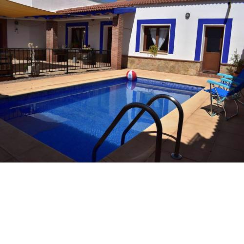 Vivienda con piscina, gimnasio y cocina campera