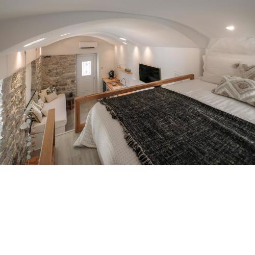 "Voras Luxury Cave Loft"