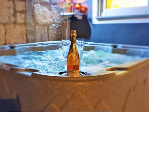 Vorca Holiday House with Jacuzzi