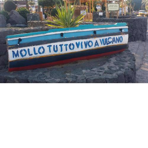 Vulcano Beach