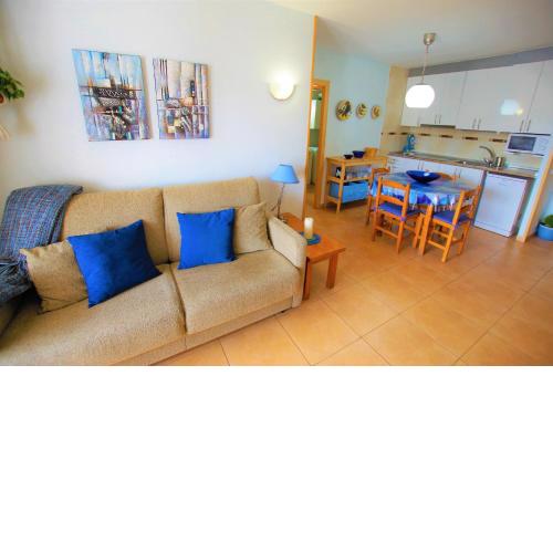 V&V LLORET - APARTAMENTO BLAU con piscina comunitaria, parking, aire acondicionado Sólo familias!