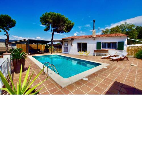 V&V Lloret-Villa Lisa: casa con piscina privada,zona petanca y ping-pong