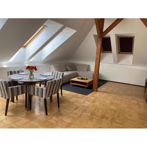 Výnimočný apartmán v staromestskej vile s výhľadom na hrad