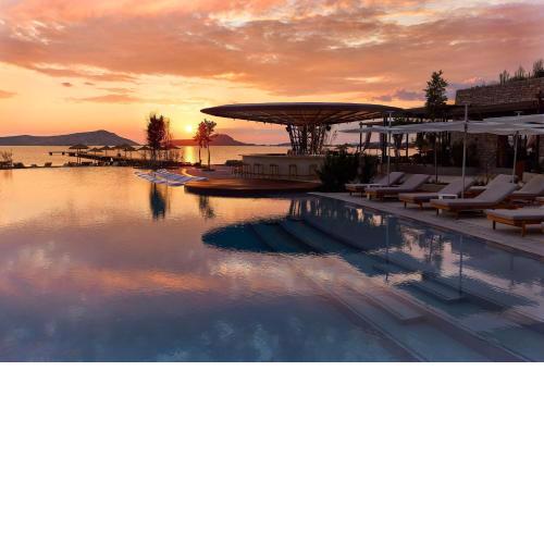 W Costa Navarino