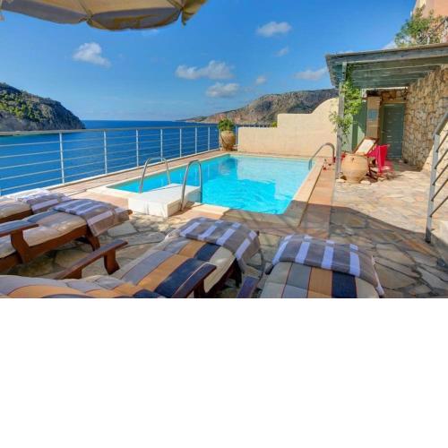 w Villa Akrogiali 3 Bedroom Villa