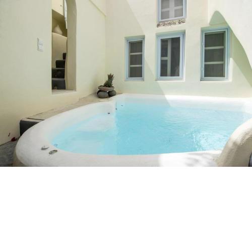 w Villa Cycladicas - Emporeio - A Wonderful 2 Bedroom Villa - Outdoor Pool and Jacuzzi
