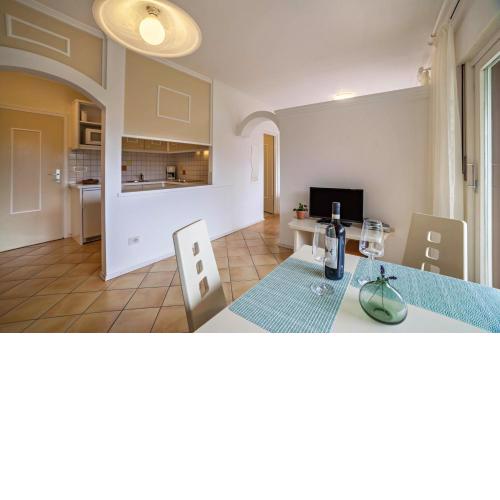Wanda Apartment 5