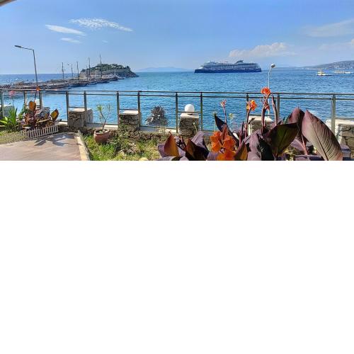 Waterfront Glass Flat