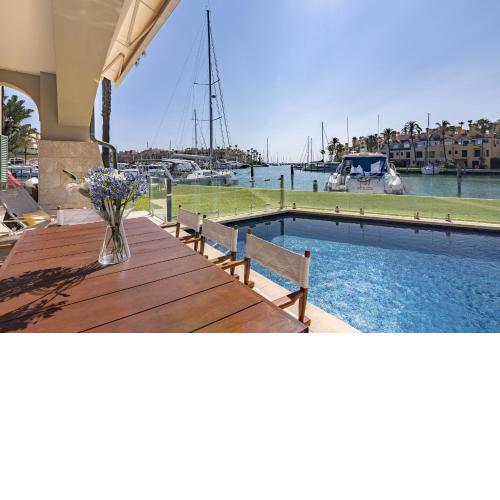 Waterside Apartment in Sotogrande Marina with Private Pool