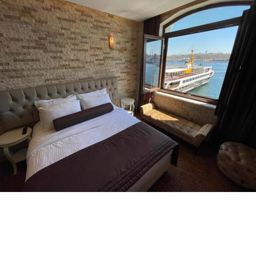 Weingart Port Seaside Hotel
