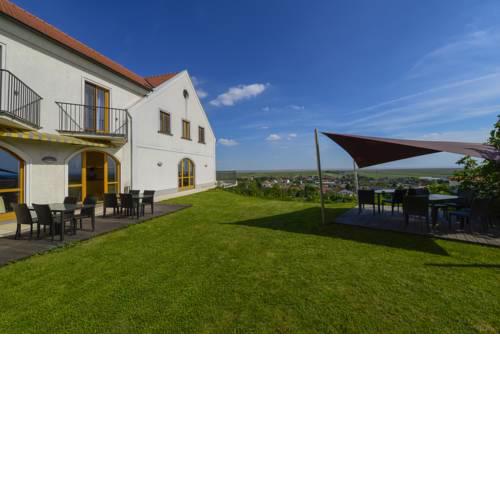 Weingut & Pension zum Seeblick Familie Sattler