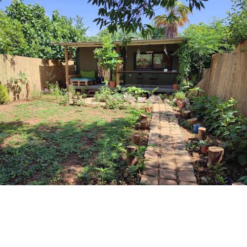 !!Welcome to the Jungle!!! Almond House