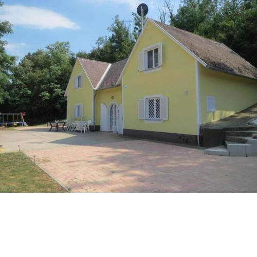 Welcoming holiday home in Nemesgulács near lake