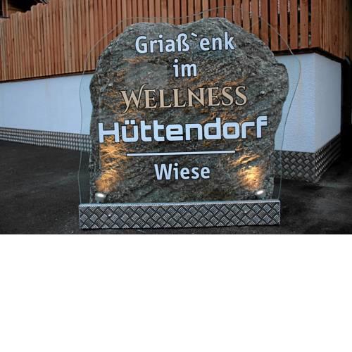 Wellnesshüttendorf Wiese