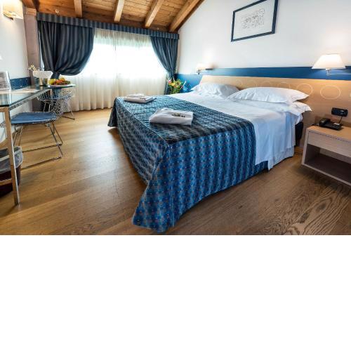 West Point Airport Hotel