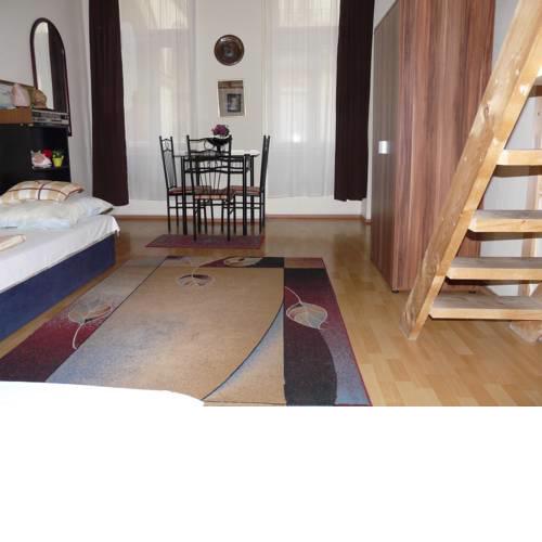 Westend Apartment & Courtyard