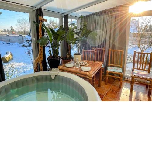 Whirpool relax 365-24/7 SUNNY GARDEN HOUSE