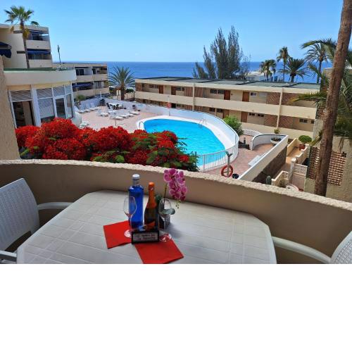 White and Quiet! Modern apartment in San Agustin