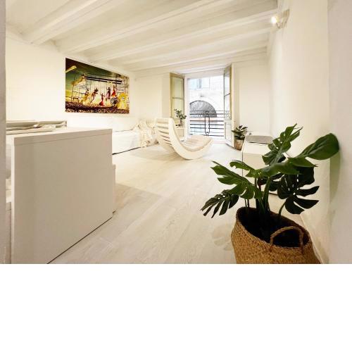 White Apartment Barcelona