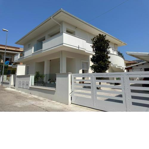 white B&B