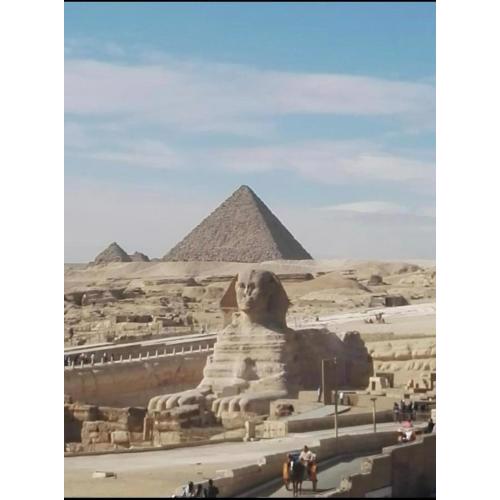 White House Pyramids inn