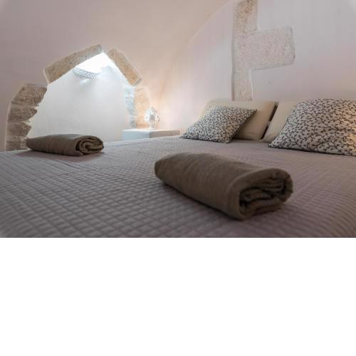 White Stone Flats & Studios