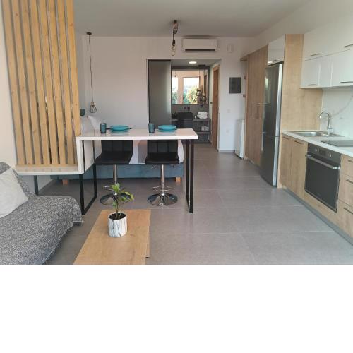 White Suite Sfakaki