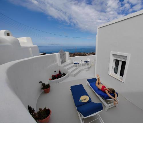White Swallow Suite Santorini