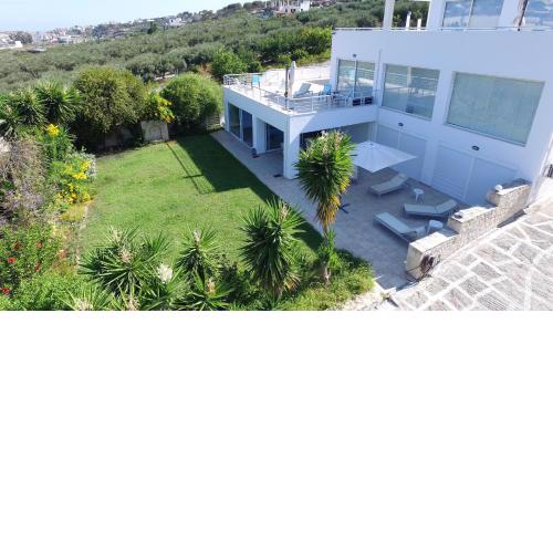 WhiteBlue Spa Villa