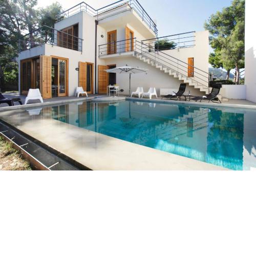Whole Modern Villa With Pool And Near The Sea